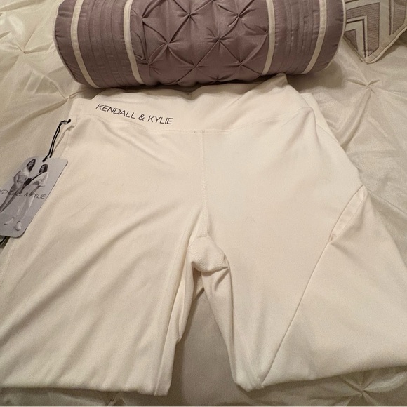 KENDALL & KYLIE ACTIVE LEGGINGS - Picture 2 of 3